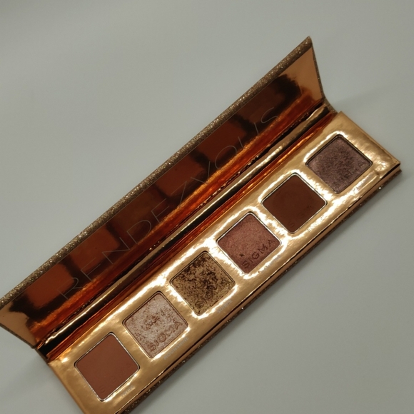 Sigma holiday palette